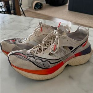 Saucony Endorphin Elite